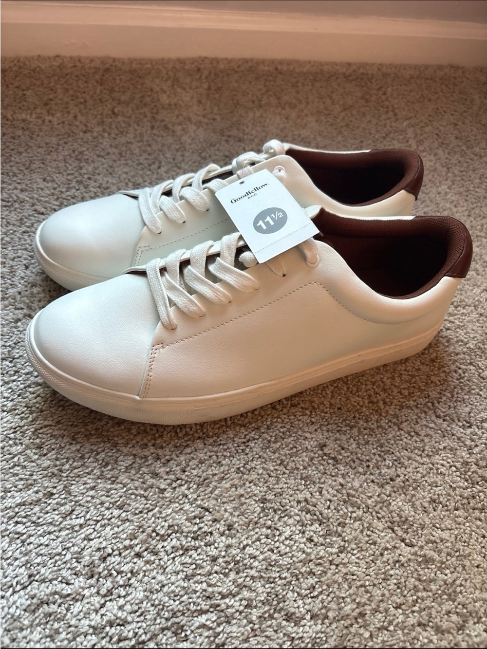 Men's White Low-Top Sneakers with Brown Collar Accent (Goodfellow)